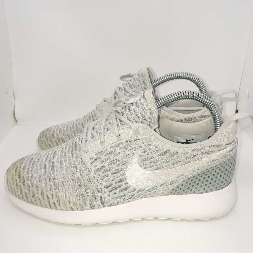 Nike Roshe One Flyknit Running Sneakers Women's‎ Size 7 Grey, White